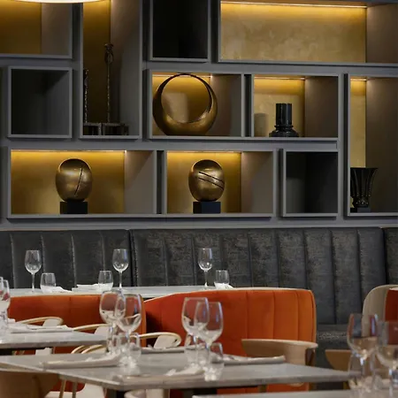 Courtyard By Marriott - Napoca Downtown Otel