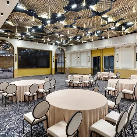 Courtyard By Marriott - Napoca Downtown Hotel