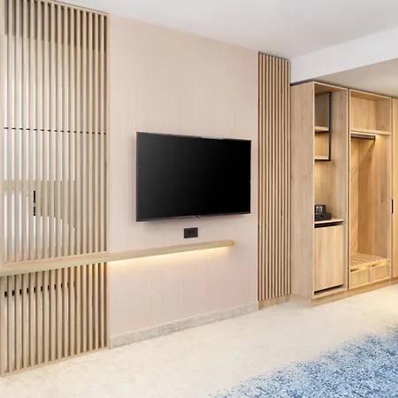 Courtyard By Marriott - Napoca Downtown Hotell 4*
