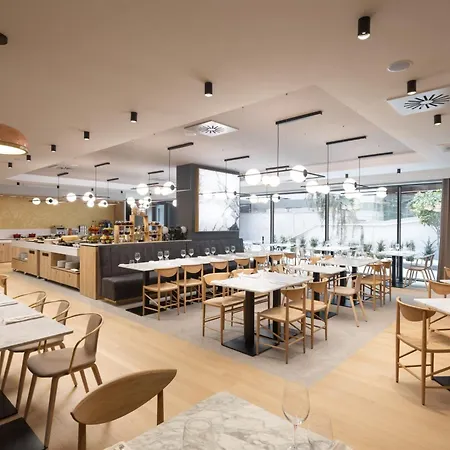 Courtyard By Marriott - Napoca Downtown Hotel