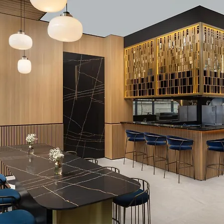 Courtyard By Marriott - Napoca Downtown Hotel 4*