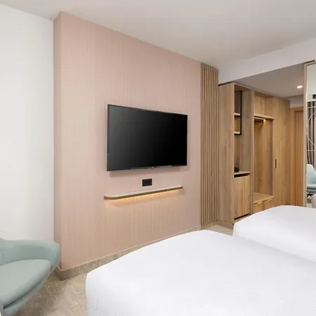 Courtyard By Marriott - Napoca Downtown 4*