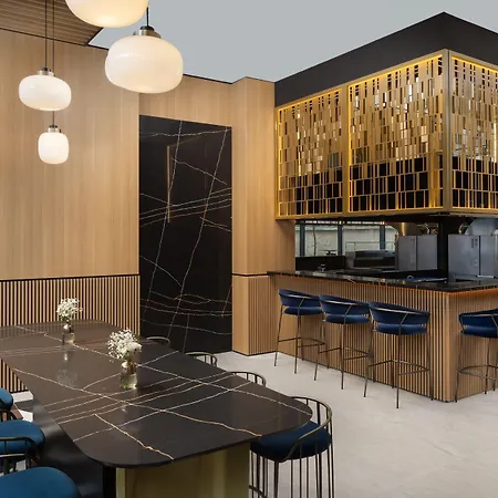 Courtyard By Marriott - Napoca Downtown Hotel 4*