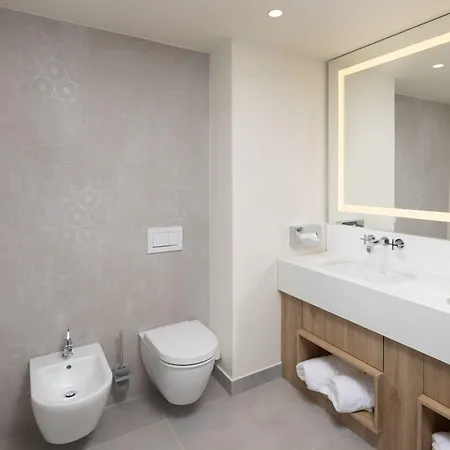 Courtyard By Marriott - Napoca Downtown Hotel 4*