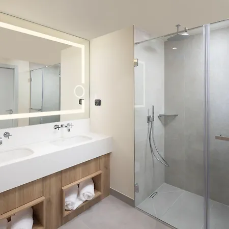 Courtyard By Marriott - Napoca Downtown 4*