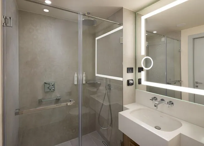 Courtyard By Marriott - Napoca Downtown Hotel