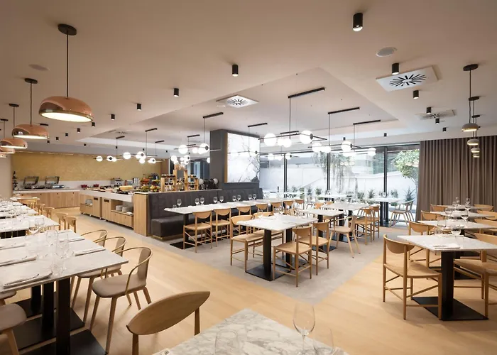 Courtyard By Marriott - Napoca Downtown Hotel