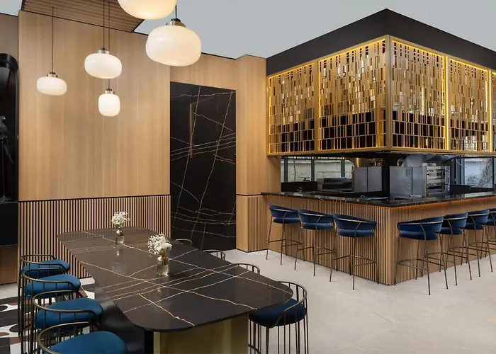 Courtyard By Marriott - Napoca Downtown Hotel 4*