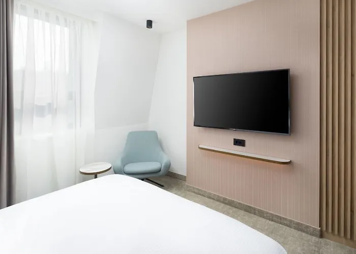 Courtyard By Marriott - Napoca Downtown Hotel