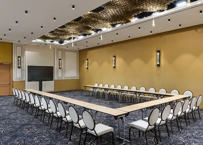 Courtyard By Marriott - Napoca Downtown Hotel